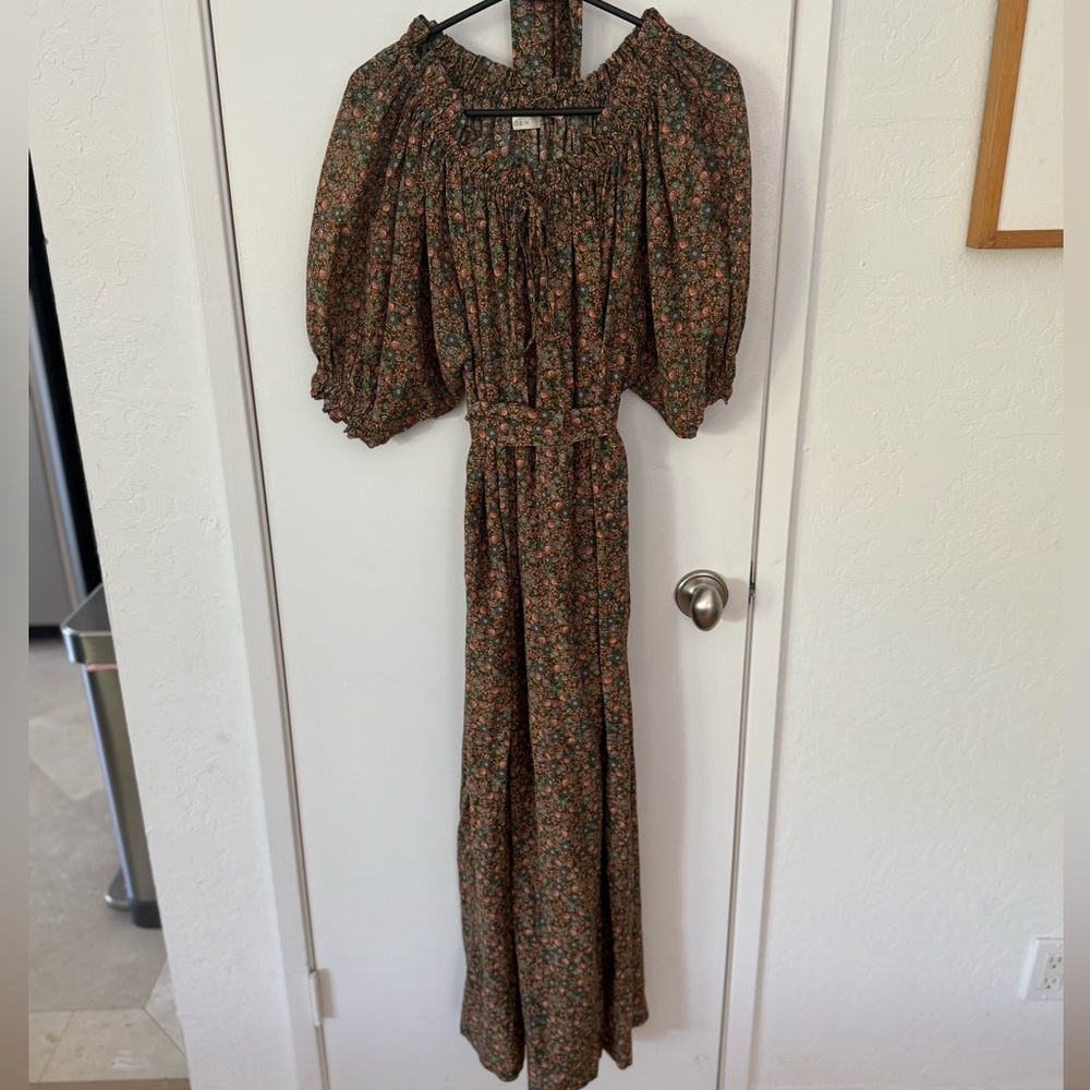 Dôen Long Floral Dress. Comes with Belt. New, never been worn.